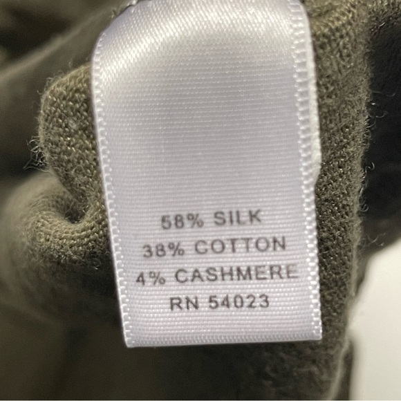 Banana Republic Men's Khaki V-Neck Sweater - Picture 7 of 9